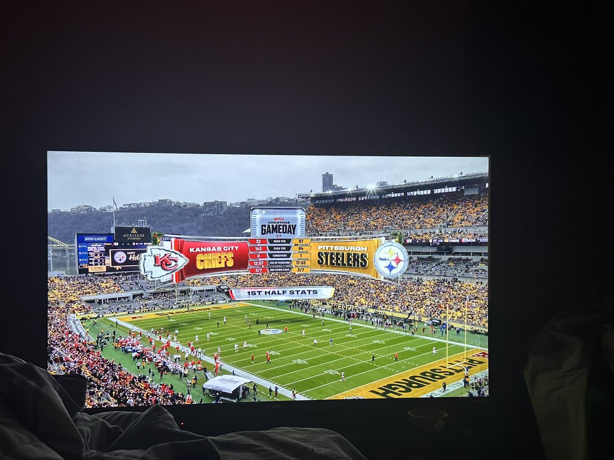 everiturralde's tweet photo. From Mexico 🇲🇽, Feliz navidad! @ScottHanson @drewbrees  #NFLonNetflix #NFL https://t.co/pI8TH0y1FN
