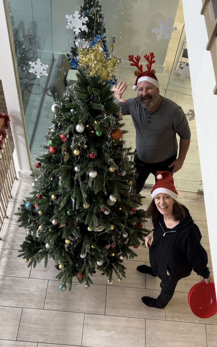 🎄 🎁 ❄️ Merry Christmas to those who celebrate! As we look back on the festive season in Los Angeles, we're filled with joy at the Christmas spirit we spread across the city.  Whether you celebrate or not, we hope you take delight in the good deeds we accomplished this month.