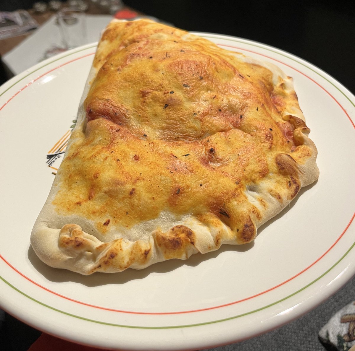 fm_roos's tweet photo. Perfectie op #eerstekerstdag ๐
#Christmas2024 #christmas #MerryChristmas #zaligkerstfeest #kerst #kerstdiner #zelfgemaakt #honemade #pizza #pizzacalzone #yesitsvegan #VeganChristmas https://t.co/glaBQsbu6K