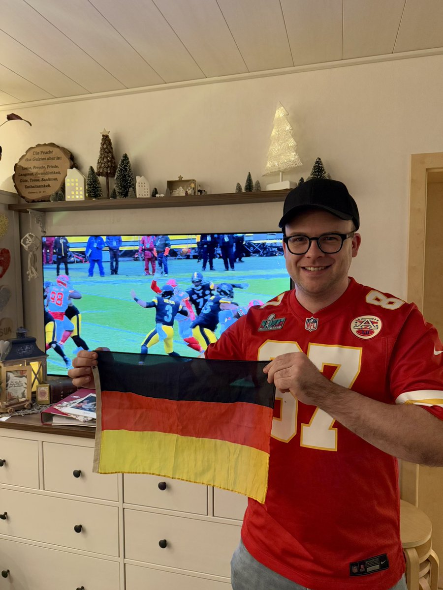 🏈 🇩🇪 🎄 NFL on Netflix zum First Seat der Chiefs, damit wir die Flüge buchen können ✈️ #NFLonNetflix #Netflix <a href="/NetflixDE/">netflixde</a> <a href="/netflix/">Netflix</a>