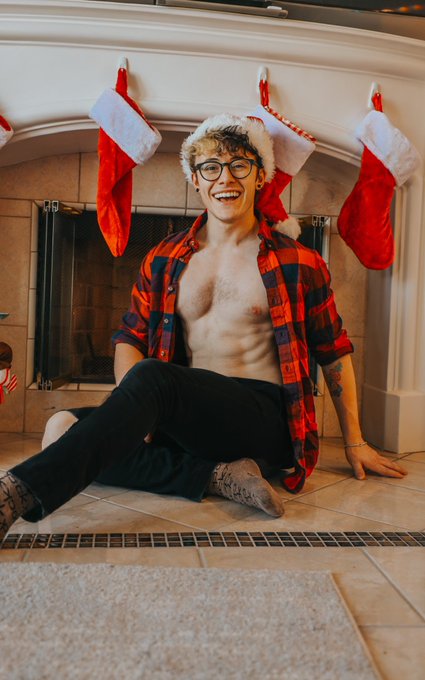 Happy Holidays :) https://t.co/TZ3FHUnXWr