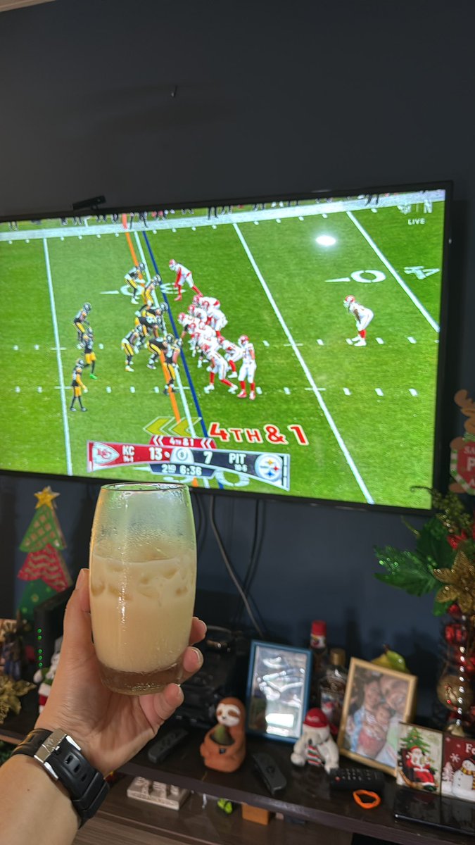 Enjoying the game from Panamá🇵🇦🇵🇦🇵🇦on #NFLonNetflix <a href="/ScottHanson/">Scott Hanson</a> <a href="/drewbrees/">Drew Brees</a> <a href="/netflix/">Netflix</a> Let’s GO #ChiefsKingdom  Merry Christmas🎄