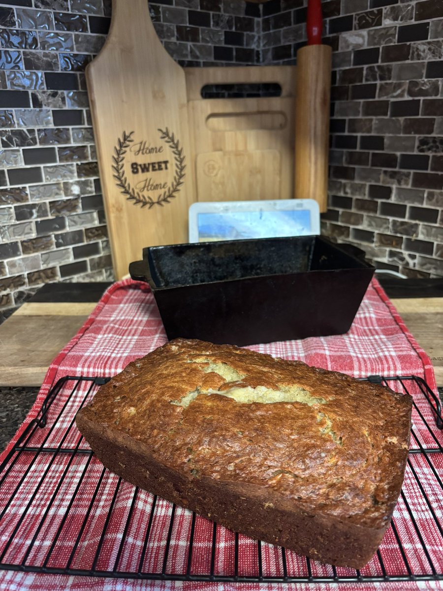 CastRedhead's tweet image. Cast iron banana bread time!