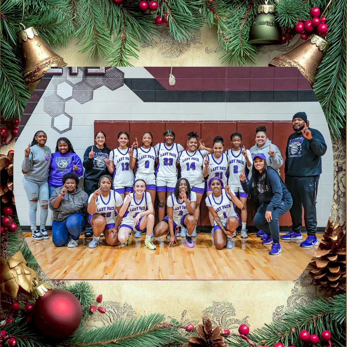 Merry Christmas 🎄🎁 🏀#LufkinLadyPackHoops