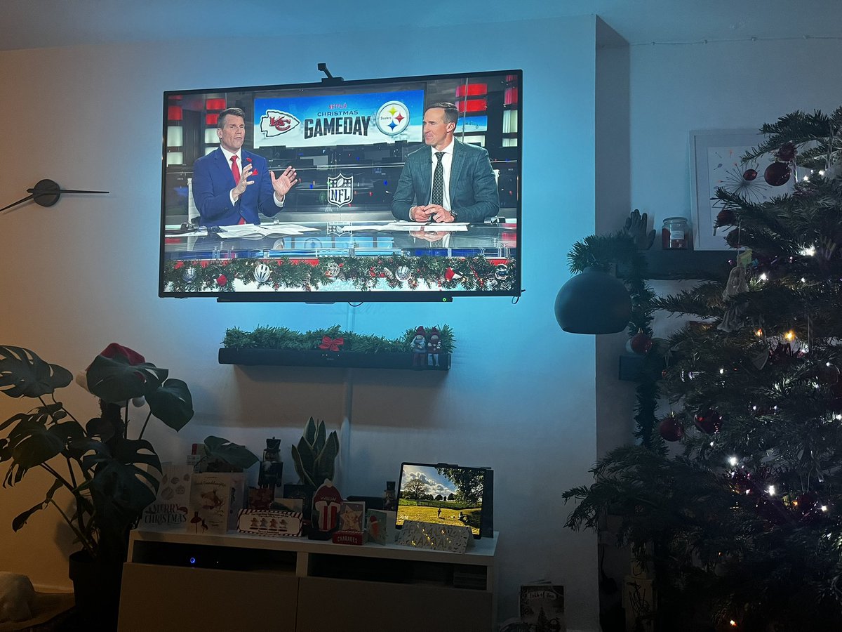 dj_wakeling's tweet photo. @ScottHanson @drewbrees @netflix @NFL 
Hi, from the UK 🇬🇧 https://t.co/GdX2BisAvT