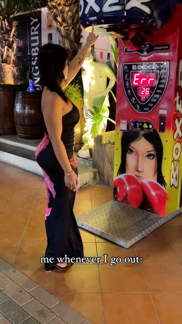 waifumay1's tweet image. I wonder why boys never look at me 
also me: 
#fyp #boxingmachine #girlswholift instagr.am/p/DEA6ojuoVB8/