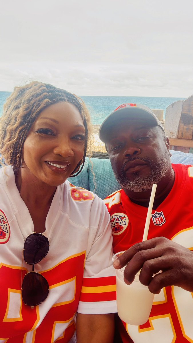 Wilson_Deb_D's tweet photo. Watching @ScottHanson and @drewbrees on @Netflix from Coco Cay, Bahamas!  #ChiefsKingdom #NFLonNetflix https://t.co/bAM17qaCVH