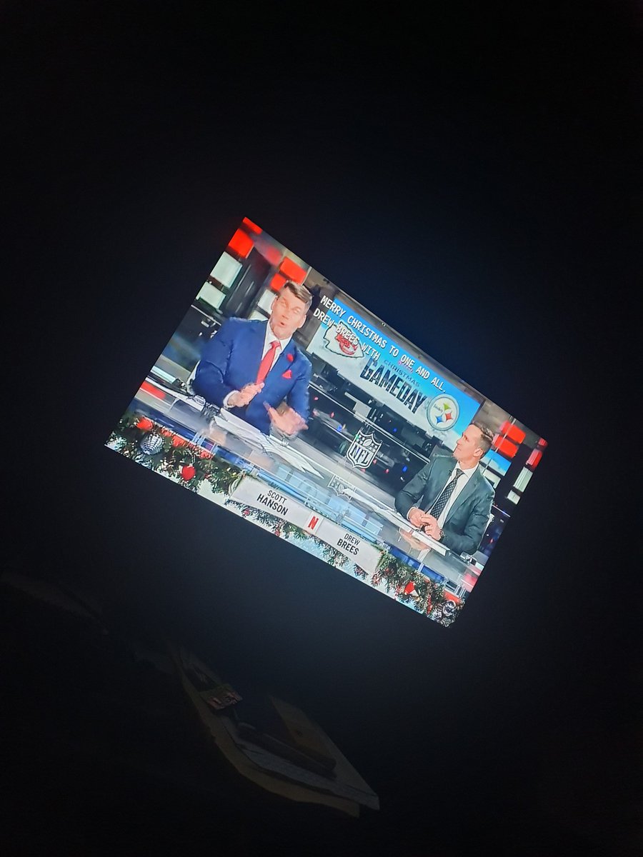 #watchingfromUganda
#NFLonNetflix 
#NetflixTH 
#KCvsPIT 
🇺🇬