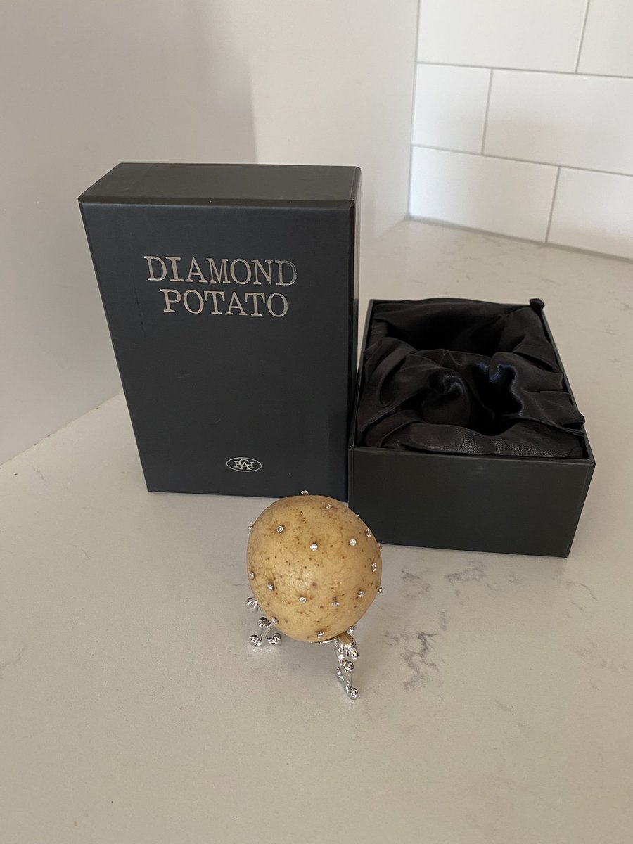 squeek93's tweet image. Thanks @CAH it’s exactly what I wanted for Christmas!
#DiamondPotato