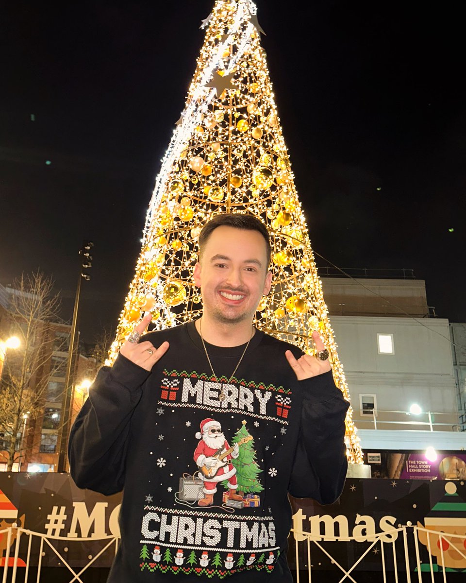 markwillis1993's tweet image. Rockin’ around the Christmas tree 🤘🎄 Merry Christmas everyone 🎅🏼❤️ I hope that you’re all having a wonderful day however you’re spending it! #MerryChristmas ☃️❄️