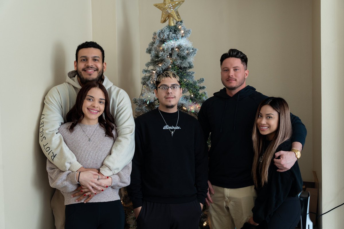 Hustled's tweet image. Merry Christmas X 🤠 

Yes my girl painted me that 🔥🔥