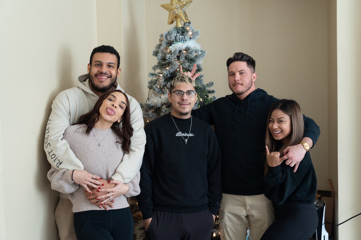 Hustled's tweet image. Merry Christmas X 🤠 

Yes my girl painted me that 🔥🔥