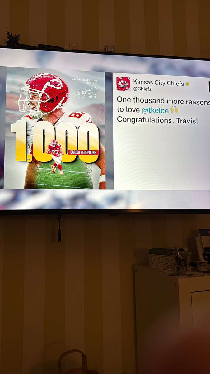 CTauck's tweet photo. #NFLonNetflix Go for Chiefs Kingdom ❤️🤍 from Germany 🇩🇪 #touchdown https://t.co/IMVXWJdRde