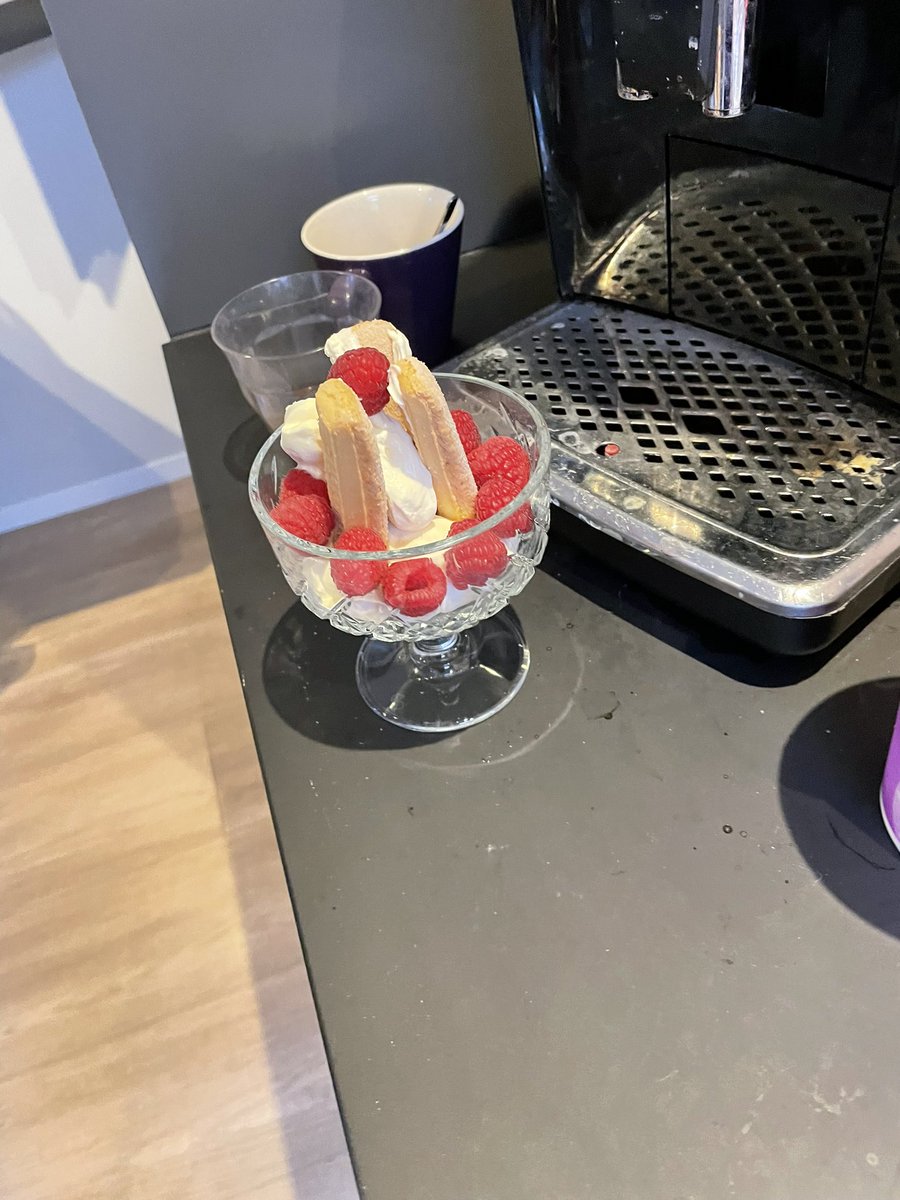 ℋℯ𝓁ℯℯ𝓃 𝒮𝓉𝓊𝒾𝒻𝓏𝒶𝓃𝒹 tweet media