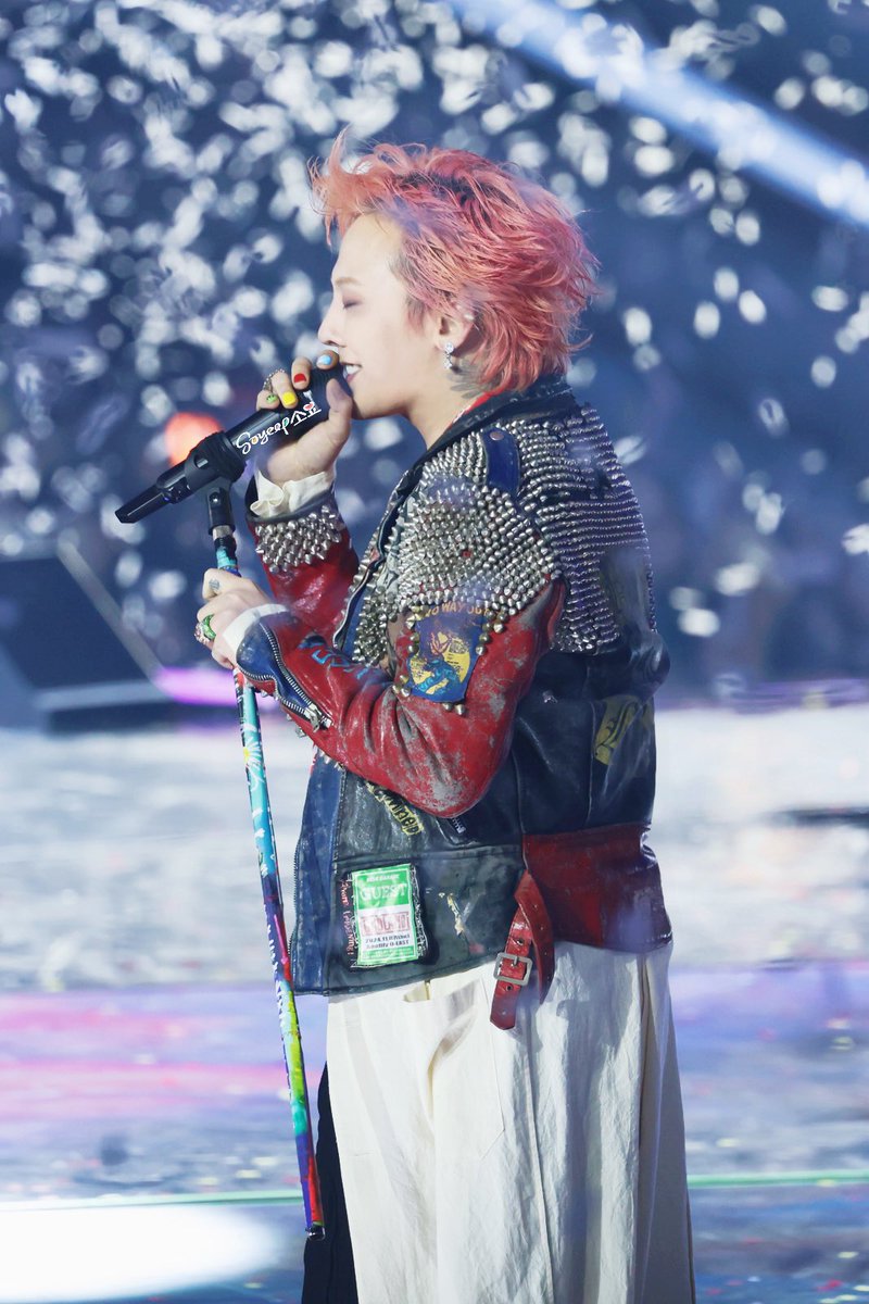 SOYEOP0818's tweet photo. 20241225 SBS가요대전 

메리 크리스마스🎄

@IBGDRGN 

#GDRAGON #GD #KWONJIYONG #지드래곤 #지디 #권지용 #权志龙 https://t.co/rEhi0LqJ29