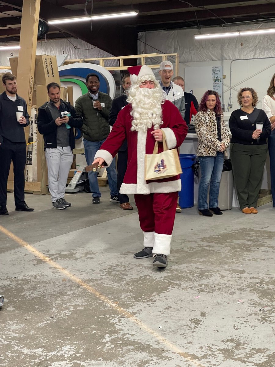 AllegraDSM's tweet photo. Merry Christmas from the Allegra Marketing team! 🎄✨ Throwback to the last AM Exchange, where Craig kept us laughing as always. 😄 Wishing you joy and laughter this holiday season! https://t.co/nAsfivt0MN