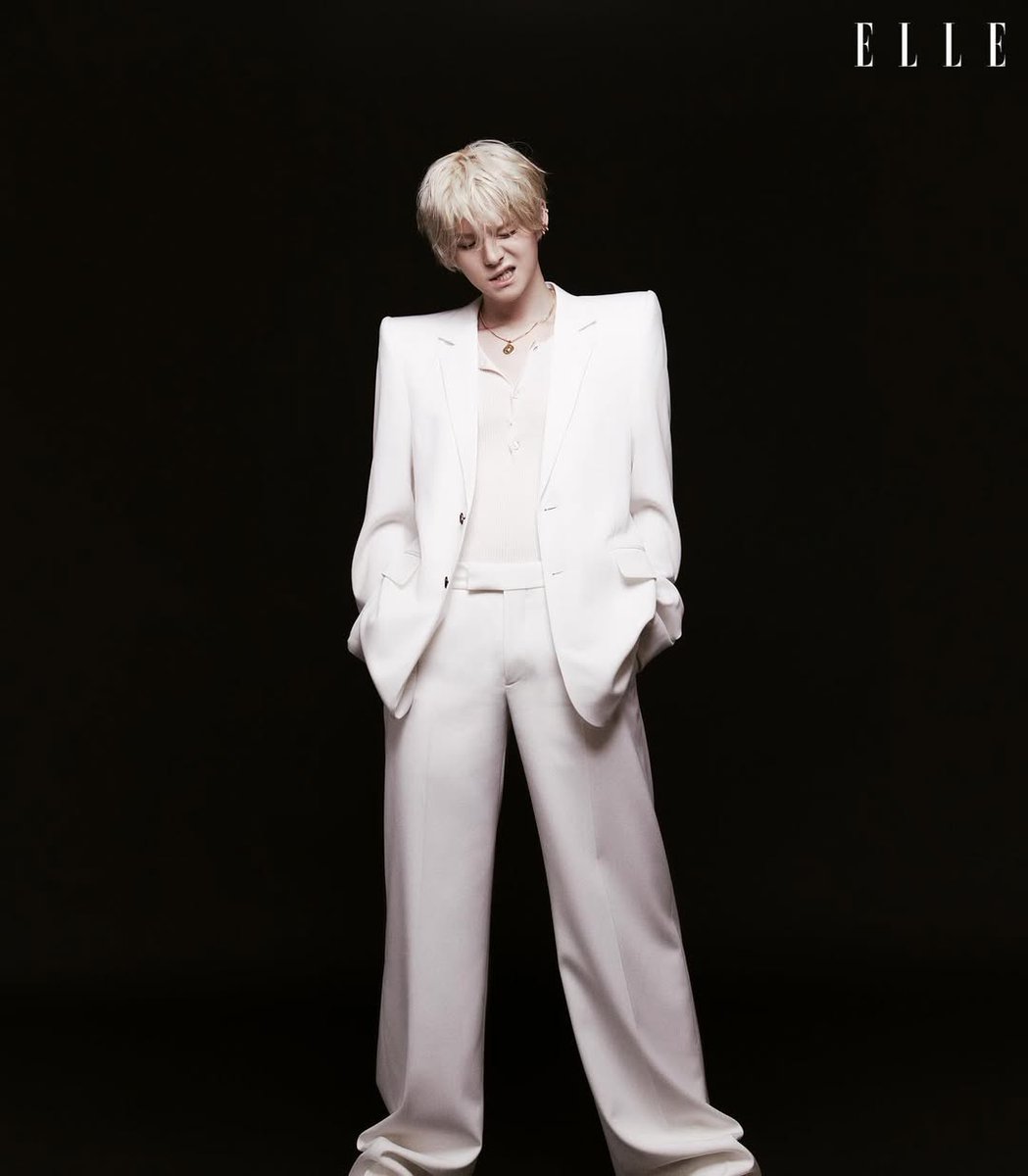 The power of white—clean, sharp, and undeniably bold. There’s something about a tailored suit that speaks to a quiet confidence, and this look takes it up a notch. Elle captures this energy perfectly, blending fashion and personality into one frame.