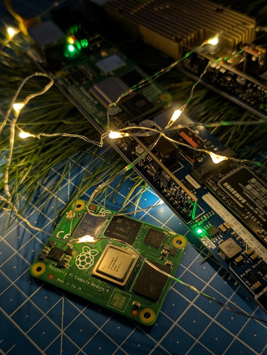 Merocle's tweet image. The Christmas spirit in my workshop
How about yours?

#computeblade #RaspberryPi