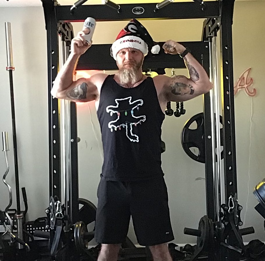 TheBoozerweight's tweet photo. A very #MerryChristmas from the #Boozerweight and Halford! Jesus was born so you can train today. If you’re not working out, you don’t love Jesus or THIS BUSINESS. #BodyGuy #NoDaysOff #RiseAndGrind #IndieDarling https://t.co/NqLFAqCpfD