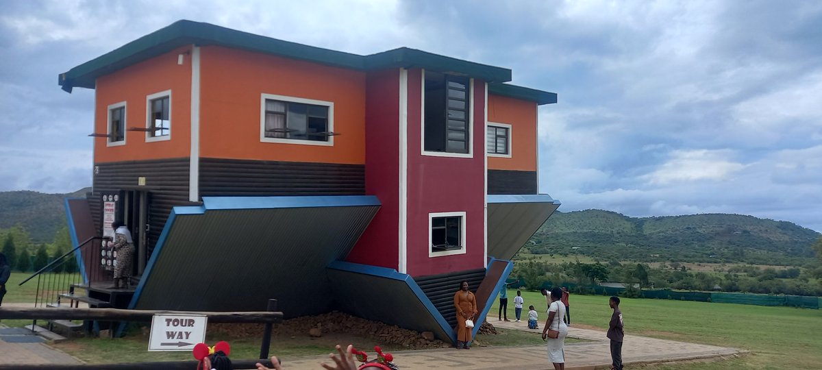 moholoane_t's tweet photo. Now it's time to off-ramp to Upside down House, Hartbeespoort, Brits, South Africa for some exploration vibes on that House... #UpsideDownHouseVibes#@Hartbeespoort# https://t.co/nxb4HUz3em
