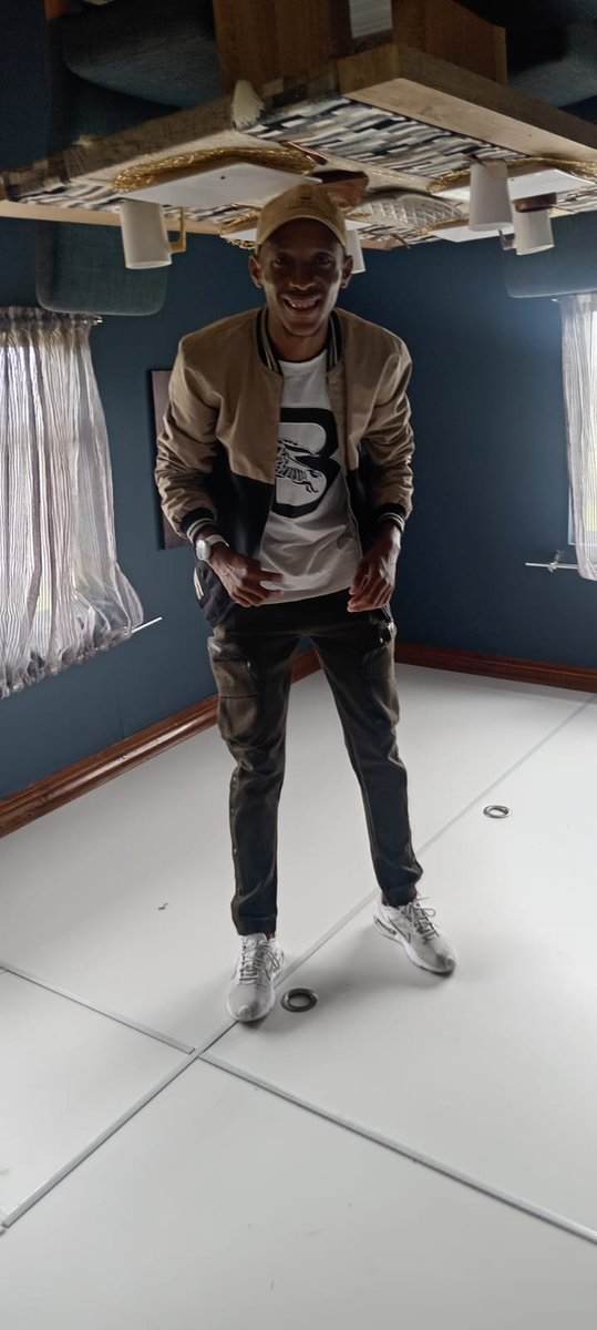 moholoane_t's tweet photo. Now it's time to off-ramp to Upside down House, Hartbeespoort, Brits, South Africa for some exploration vibes on that House... #UpsideDownHouseVibes#@Hartbeespoort# https://t.co/nxb4HUz3em