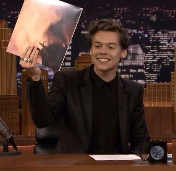 songbirdrry's tweet photo. harry and his firstborn :,) https://t.co/2EJmsgDJb0