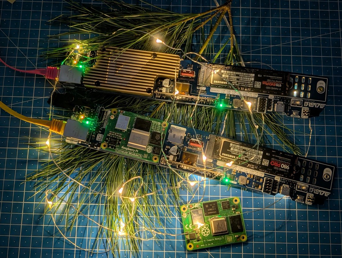 Merocle's tweet image. The Christmas spirit in my workshop
How about yours?

#computeblade #RaspberryPi