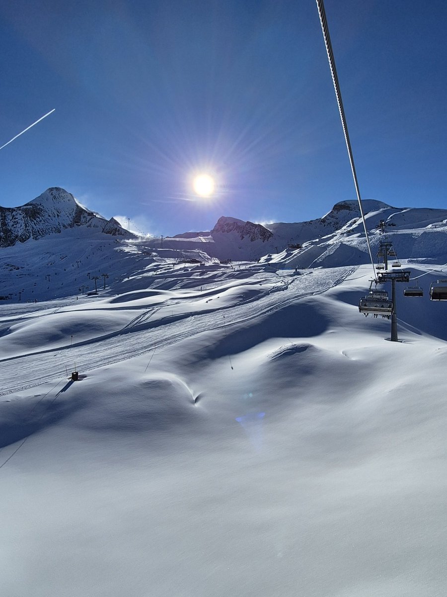 Święta 2024. Top of Salzburg. 3000m 🤘

#kitzsteinhorn #kitzsteinhornsnowpark #snowboard #kaprun #austria🇦🇹