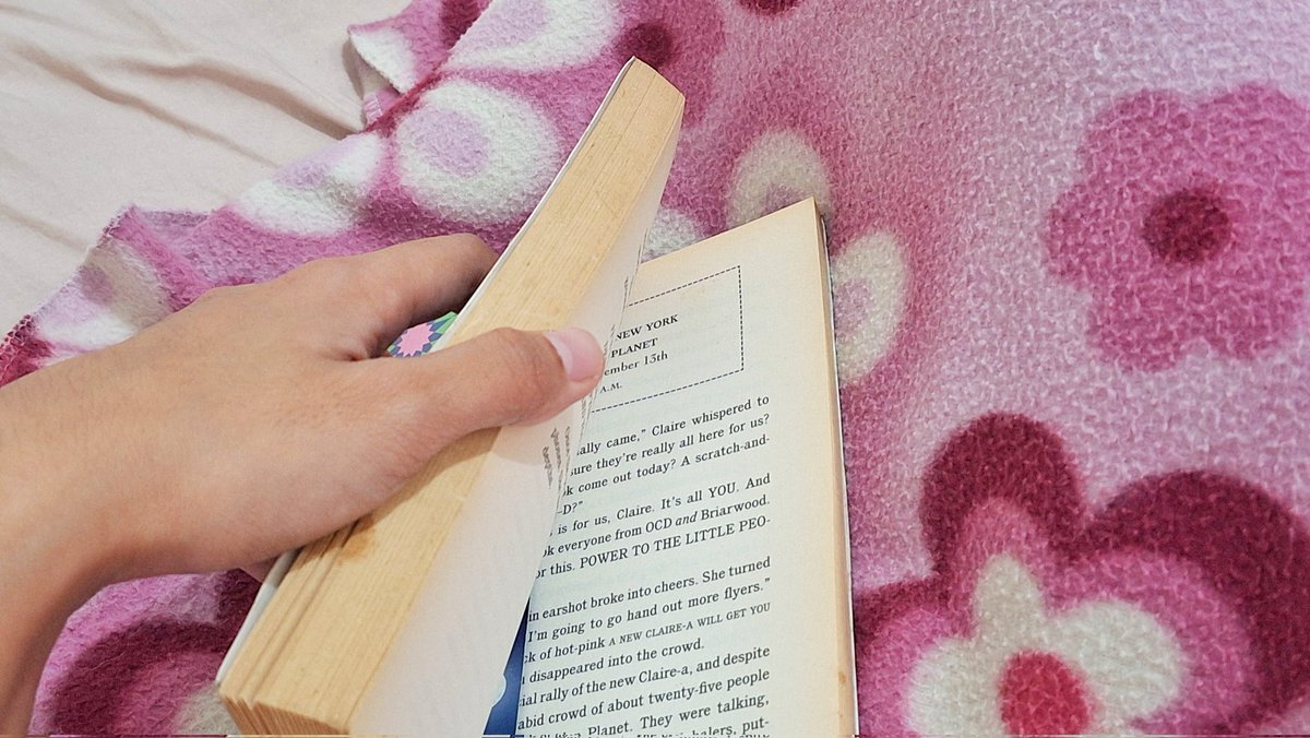 czai_'s tweet photo. impromptu 24hr reading day ? #readathon https://t.co/tLZsR0VHAt