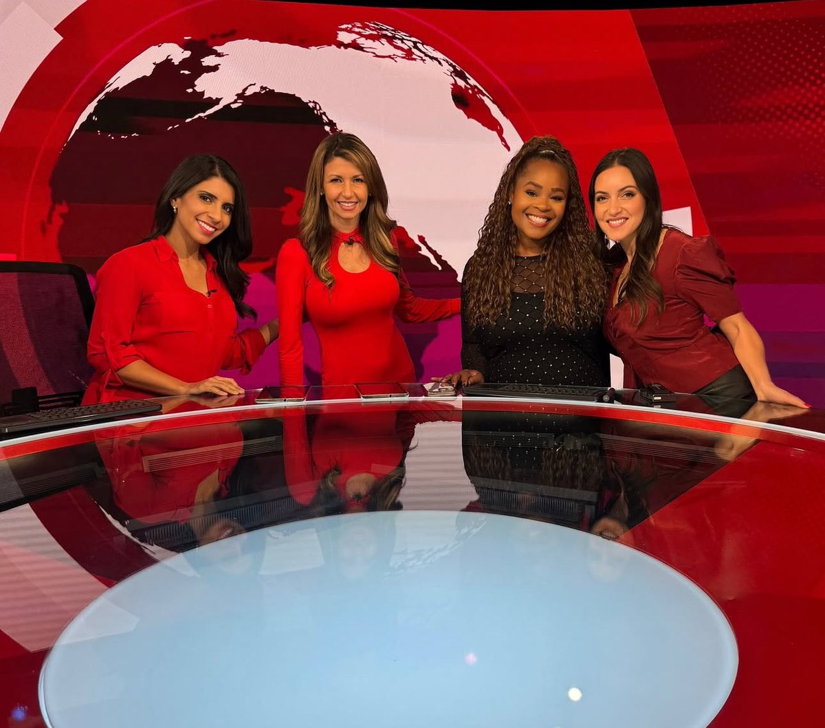 AlexCFinnie's tweet image. Holiday work week ❤️✨