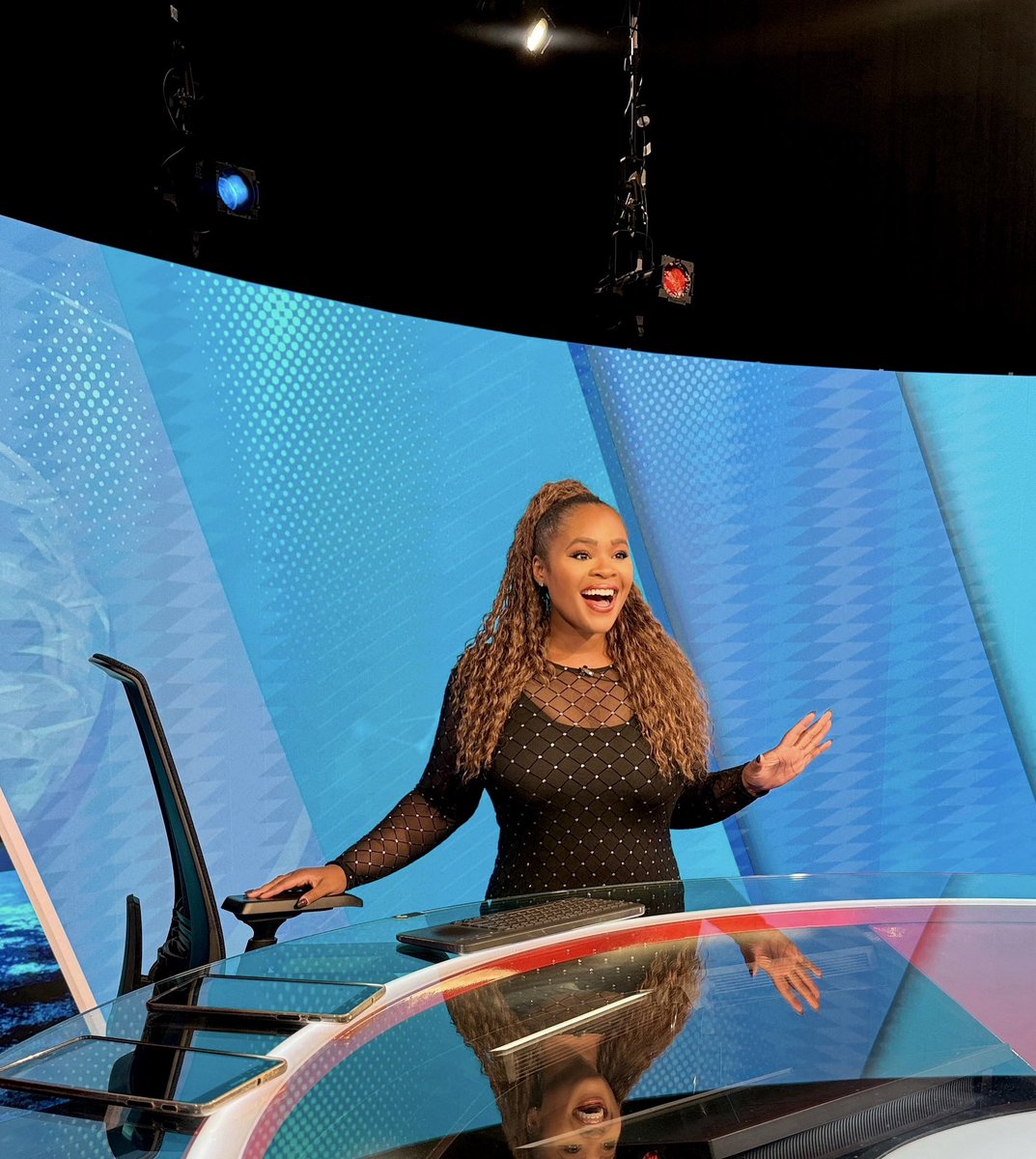 AlexCFinnie's tweet image. Holiday work week ❤️✨