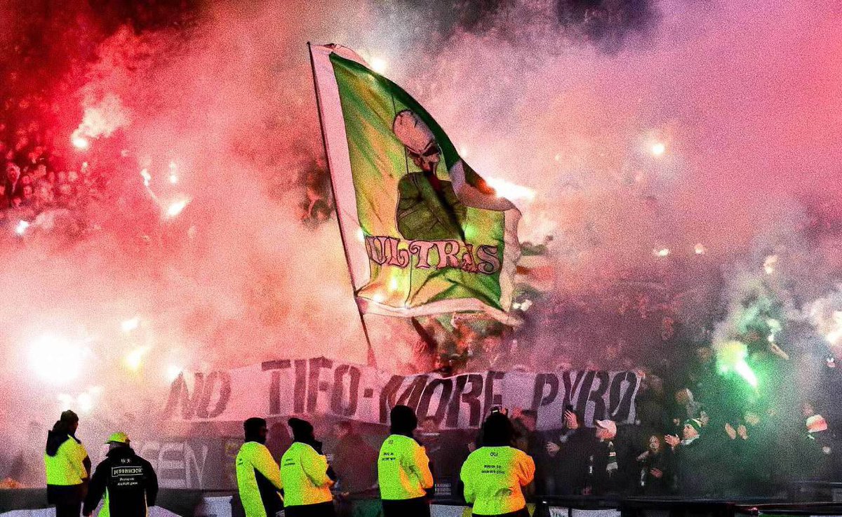 UltrasWorld___'s tweet image. 15.12.2024 | Scottish Cup 🏴󠁧󠁢󠁳󠁣󠁴󠁿💥🏆
Glasgow Celtic vs Rangers FC

#celticfc #greenbrigade #pyroshow