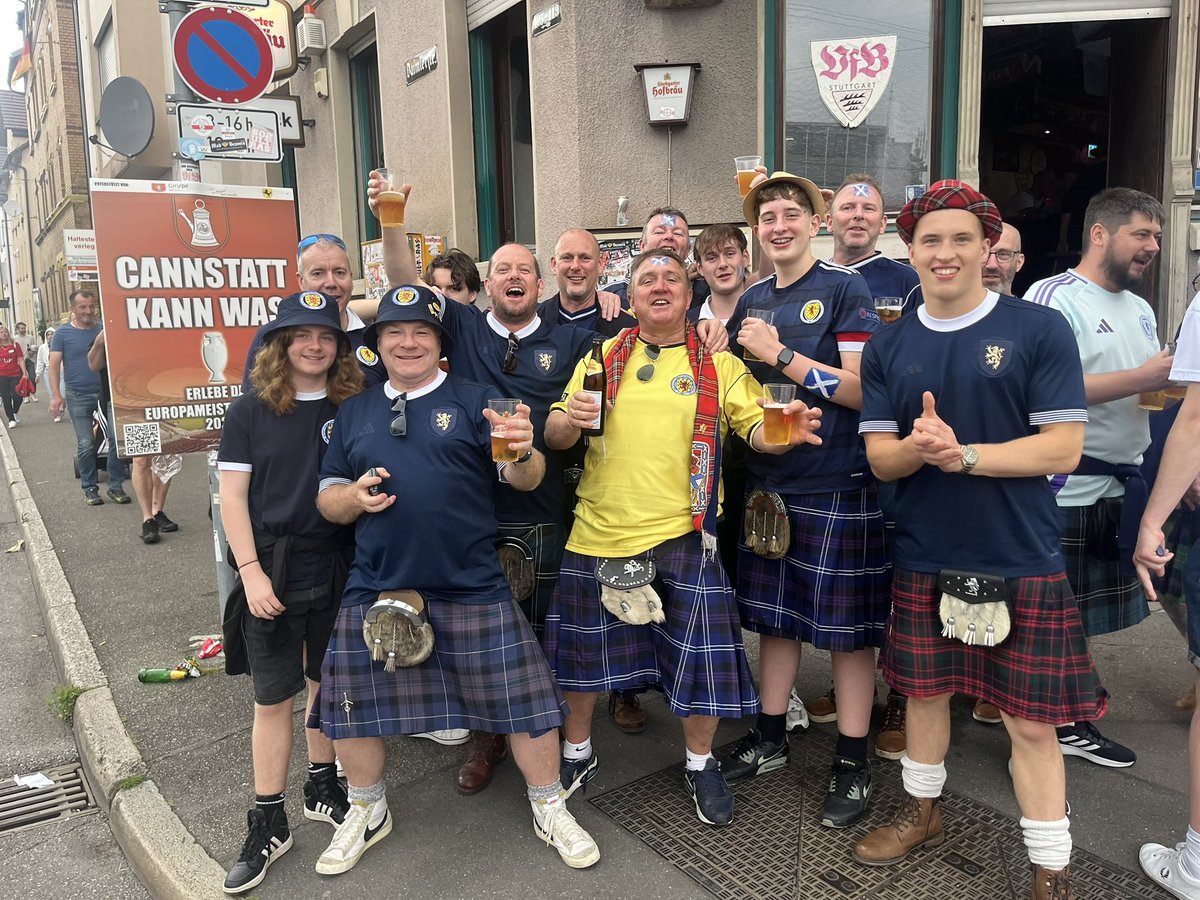 LeadershipBond's tweet photo. @dazza606 @rpm_1605 @NeilMcKechnie13 @MarkMcCafferty7 @paolosutherland @angus_gunn Indeed .... plus finding a phone 📱 along the way helped a little 🤣🤣🤣⚽️⚽️🍻🍻 https://t.co/0sXPct8O1x