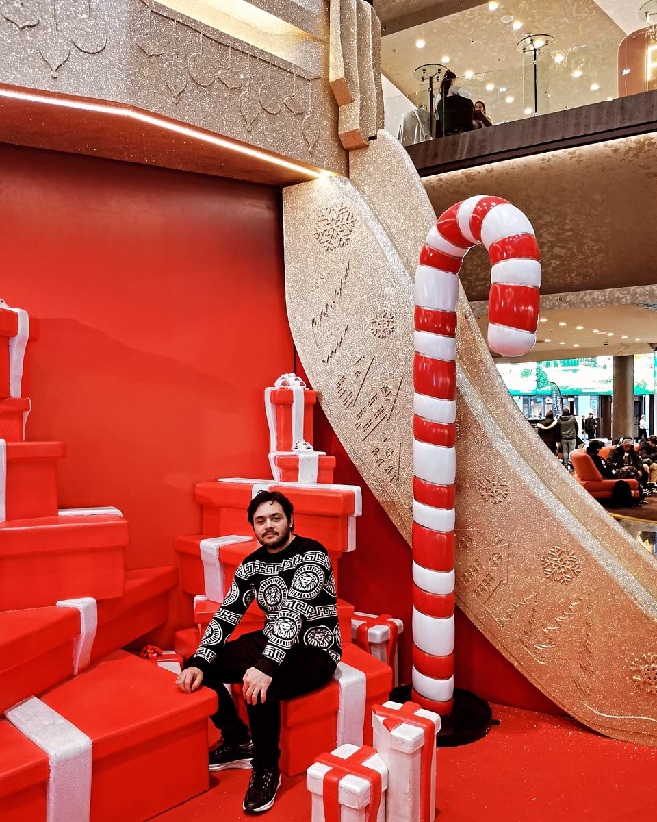 stratulat97's tweet photo. Merry Christmas, Feliz Navidad, Crăciun Fericit, Srećan Božić
#merrychristmas #feliznavidad #craciunfericit #srecanbozic #papanoel #pinonavideño #christmas #christmastree #brad #pino #jelka #dedamraz #moscraciun #timisoara #craciun #bozic #navidad #santa #santaclaus https://t.co/bqqJBIYjXY