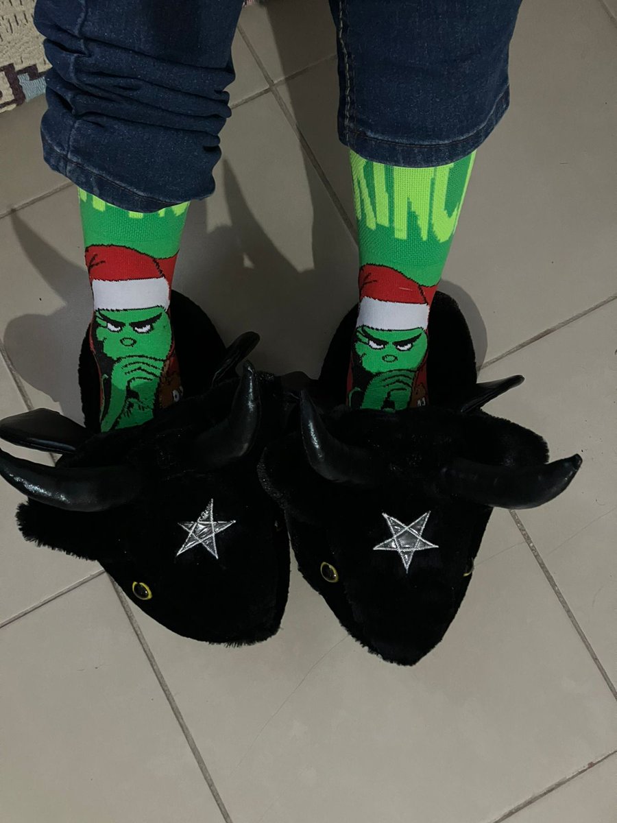 What they gave me for Christmas, I'm very happy, sleepless, but happy.
What did they give you?
- #Christmas2024
Lo que me dieron de Navidad, estoy muy feliz, desvelada , pero feliz.
A ustedes que les dieron?