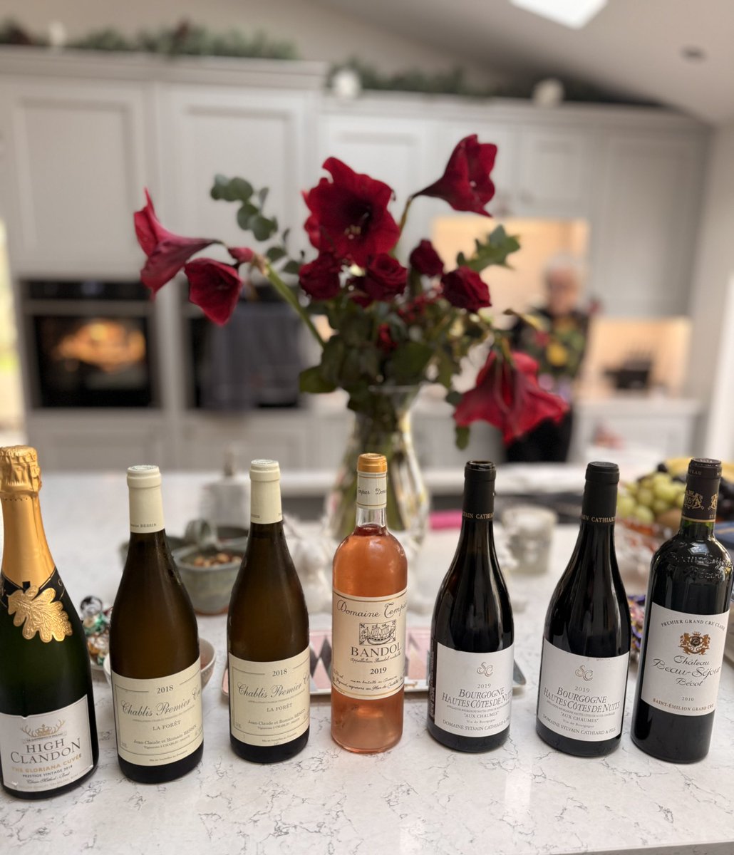 alexdc1's tweet image. An unorthodox squad this year including #domainetempier for a first Christmas rosé and @HighClandon as ever a great local choice for bubbles - cheers and Happy Christmas 🥂