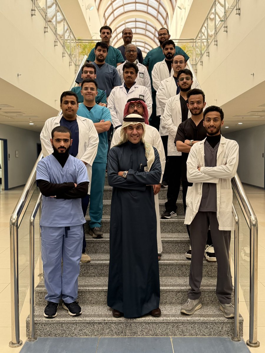 m5o5_s's tweet photo. اليوم اختبرنا اخر اختبار وبكذا انتهى المشوار الدراسي لأول دفعة بتخصص أمراض التخاطب وتخصص علم السمع في جامعة الملك خالد 
الحمدلله 🤍 https://t.co/VDHozkiEVL