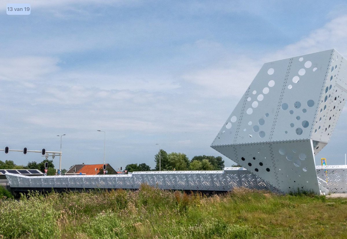 Het Kanaal door Voorne kent een roerige geschiedenis. Wat is er nog over van dit eens belangrijkste kanaal voor Rotterdam? Lees het op de website.

kanaleninnederland.nl/welkom-bij-htt…