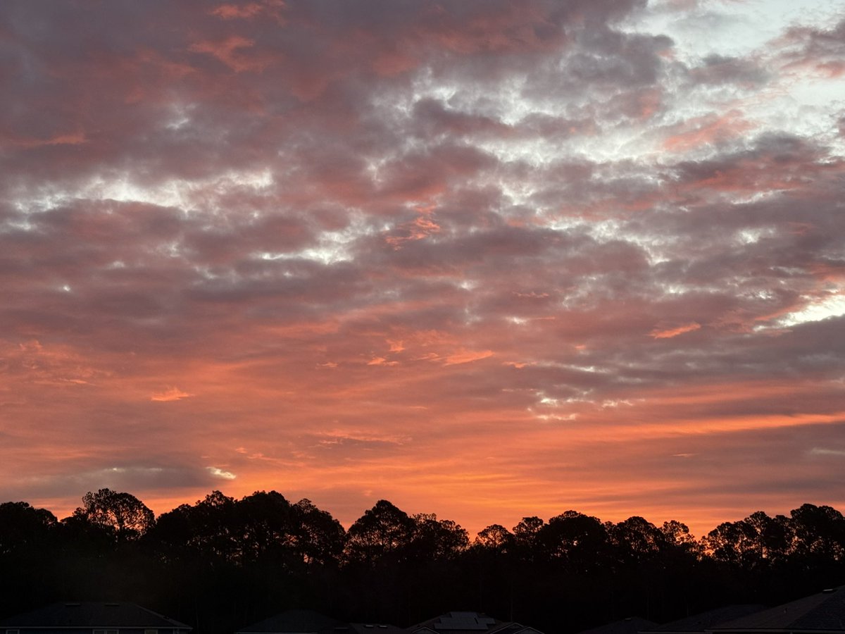 MERRY CHRISTMAS 🎄 
HAPPY HANUKKAH 🕎 

Both holidays occur today=Rare
Happens 5xper century

Let’s take a moment to pause
and lean into our shared humanity 🧘 

Blessings to Everyone! 🙏

#ChristmasDay #Hanukkah <a href="/The100Club100/">💯CLUB💯</a> #Love #JOY 

Sharing my Sunrise