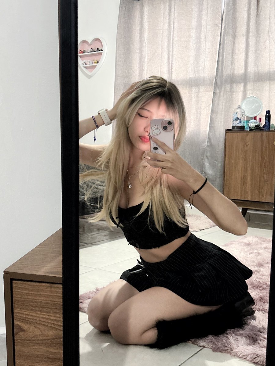 yooozzzi's tweet photo. 🖤 https://t.co/PWZ3wPtH0I