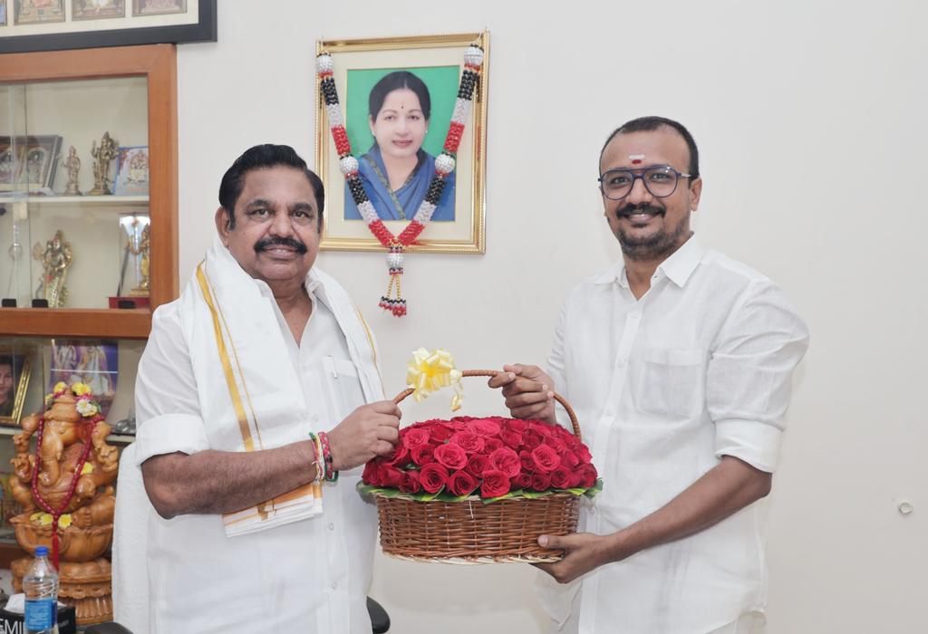 RamaAIADMK's tweet photo. இளைஞர்களுக்கும்  இளம் பெண்களுக்கும் வாய்ப்பளிக்கும் மாபெரும் இயக்கம் அஇஅதிமுக. 

புரட்சித்தலைவி அம்மா அவர்கள் வழியில்
இளைஞர்களை அரசியல் களத்தில் உருவாக்கும் மகத்தான தலைவர் பொதுச்செயலாளர் மாண்புமிகு @EPSTamilNadu அண்ணன் அவர்கள்.

என்னை கழக மாணவர் அணி செயலாளராக நியமித்த மாண்புமிகு எதிர்க்கட்சித் தலைவர் @EPSTamilNadu அண்ணன் அவர்களை சந்தித்து எனது நன்றிகளைத் தெரிவித்து ஆசி பெற்றதில் பெருமகிழ்ச்சியடைகிறேன்.