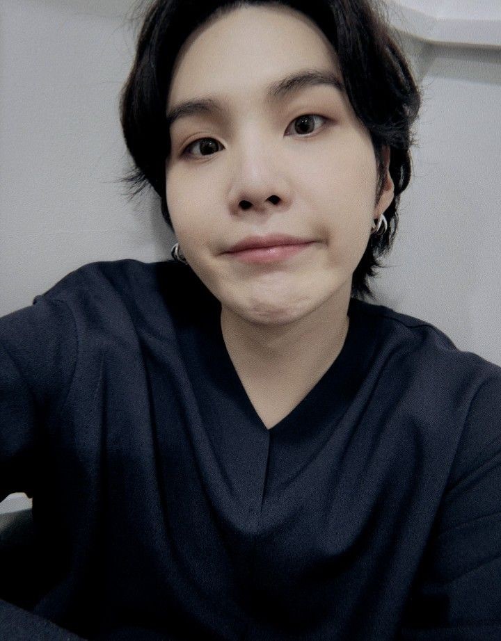 yoongishiibalme's tweet image. Rply "WE LOVE YOU YOONGI" if you can see this post. thank you&amp;lt;33