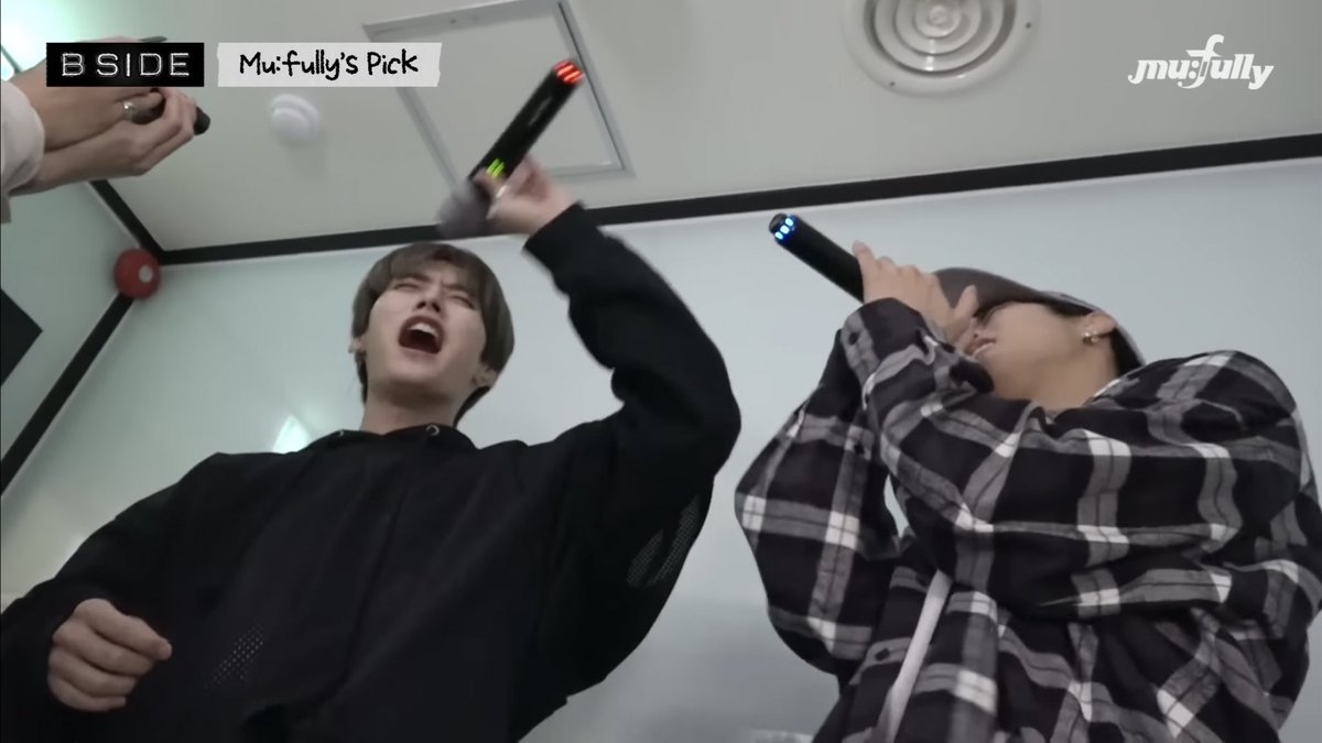 Iinosji's tweet photo. good minsung morning to miso who sing anime songs and take off their shoes and run around when they’re doing karaoke so they always have fun together https://t.co/esG9XNarGq