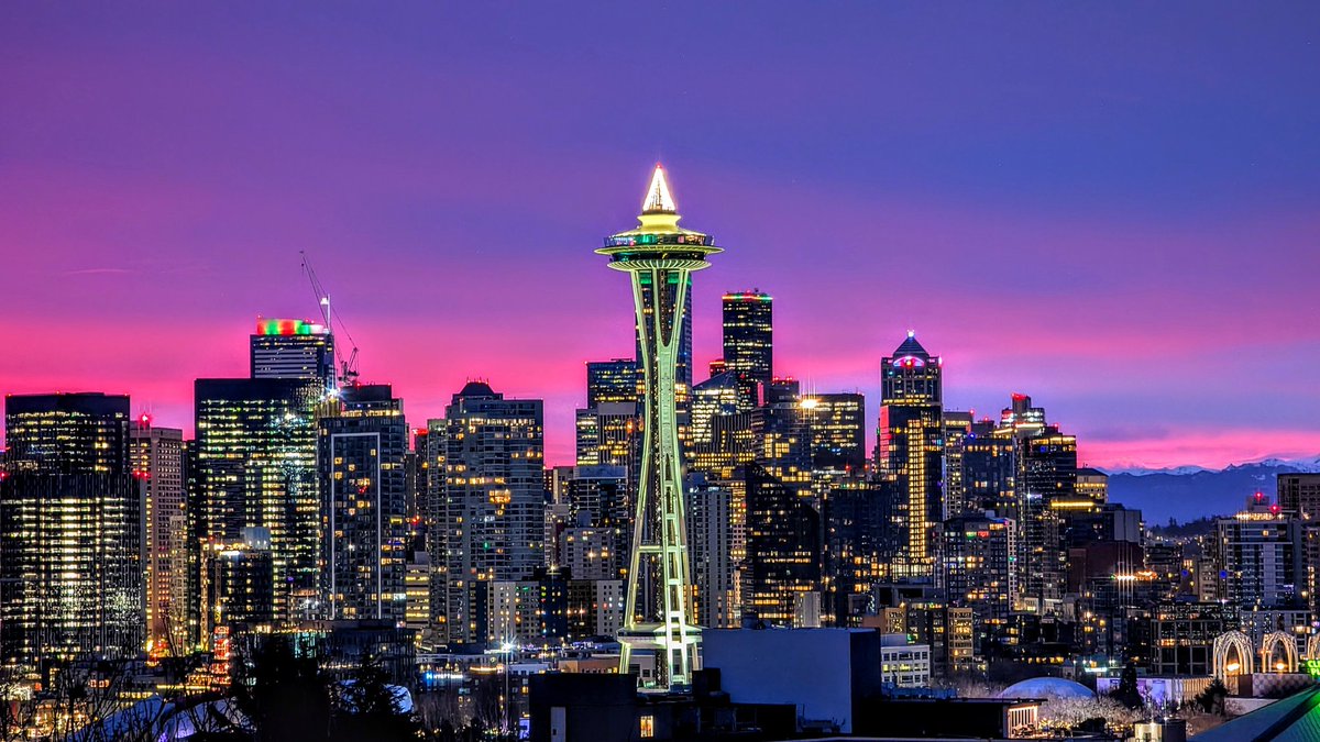Christmas Sunrise this morning before the Christmas rainstorm ☔.

📍 Seattle Washington

#wawx
