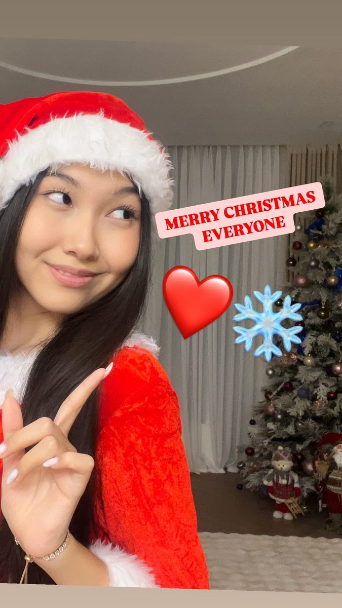 uwucutesingle's tweet photo. MERRY CHRISTMAS EVERYONE ♥️ https://t.co/Z7qOqdO1Nn