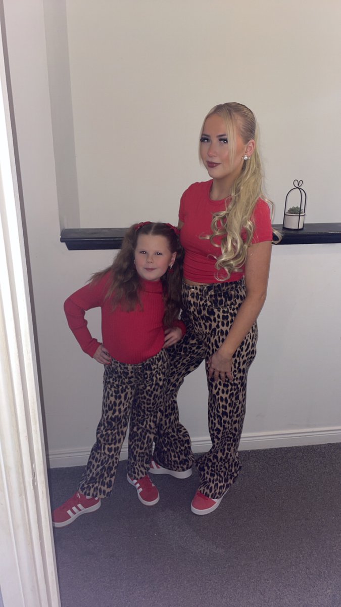 ShelStewar87's tweet image. Sista Sista ❤️🖤🤎

10 years apart but still have the best bond 🫶🏼✨🎄🎅

#MyGirls