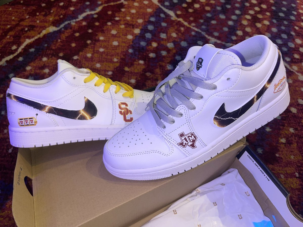 StormBuonantony's tweet image. So pumped the @LasVegasBowl crew let me tag along to make some shoes for game day! Best bowl activity/gift I’ve ever seen. Players LOVED it! 🙌🏼🙌🏼🙌🏼