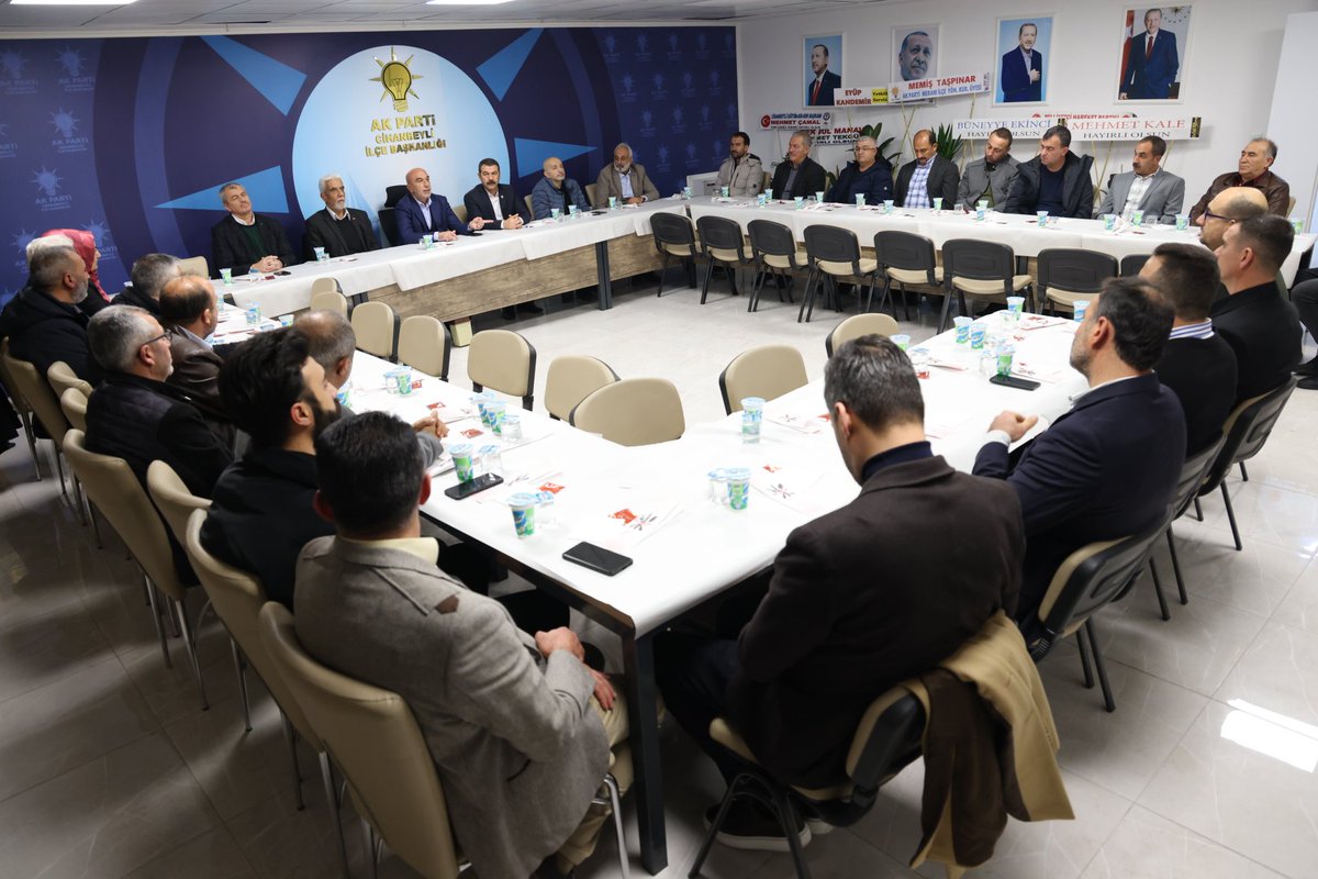 Cihanbeyli İlçe Teşkilatımızın yönetim kurulu toplantısına katılarak dava arkadaşlarımızla bir araya geldik.

İlçe Başkanımız Veysel Akbulut ve yönetimine hayırlı olsun dileklerimi iletiyor, AK davamıza gönül vermiş tüm Cihanbeylili hemşehrilerime selamlarımı sunuyorum.