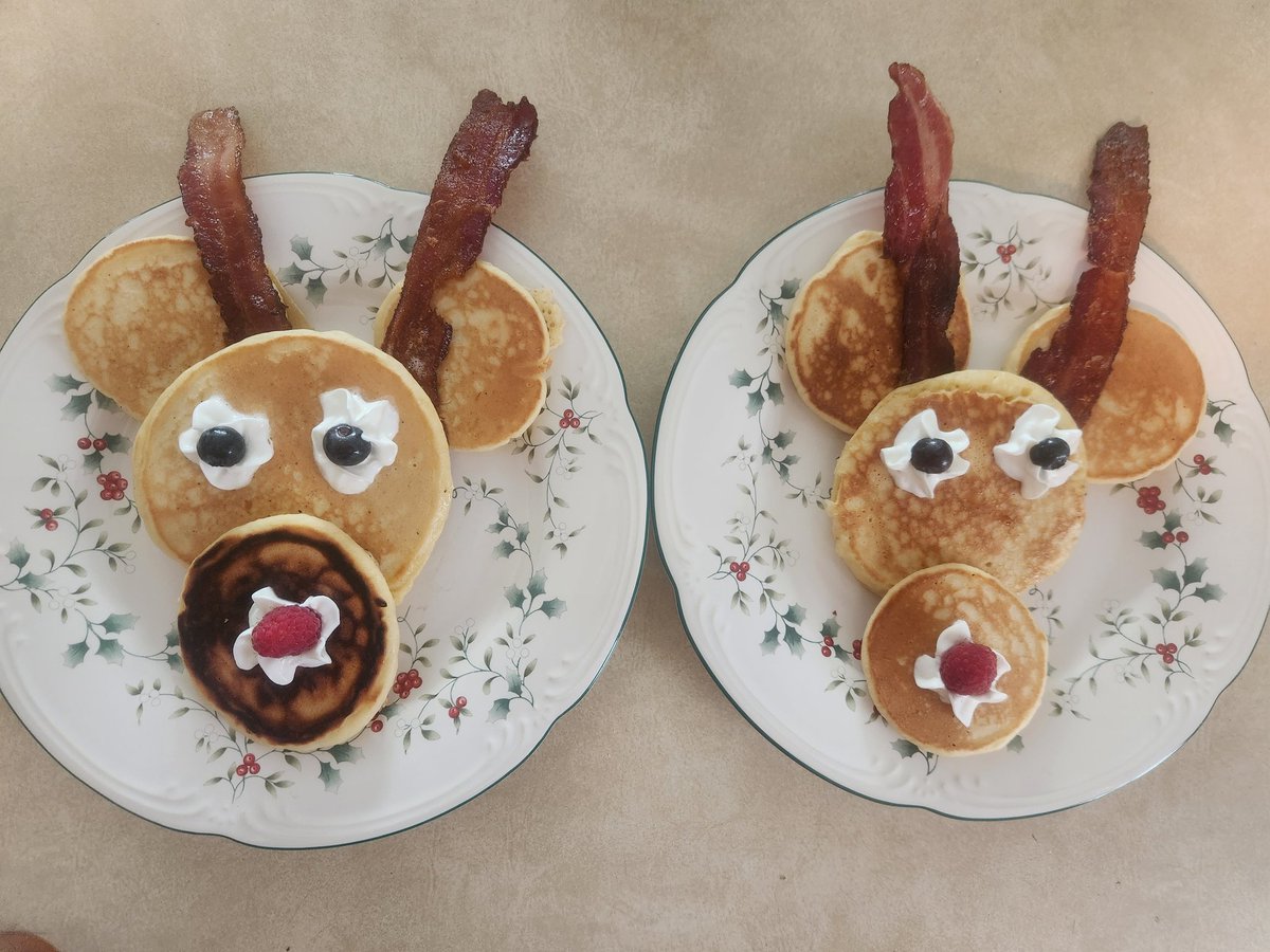 dscythepilot's tweet photo. Merry Christmas
Reindeer Pancakes https://t.co/fyMxeAG0vK