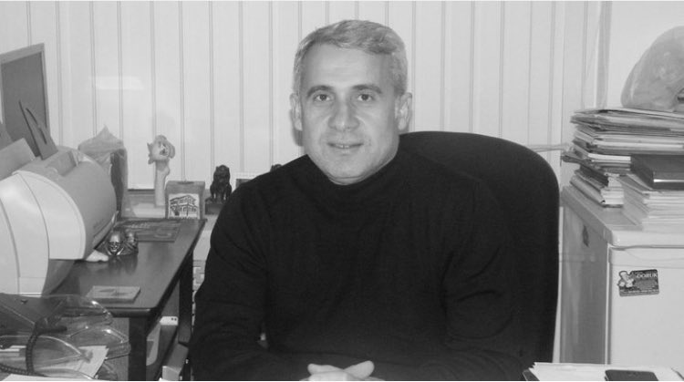 DahiliyeDoktoru's tweet photo. Eskişehir Osmangazi Üniversitesi Tıp Fakültesi Ortopedi ve Travmatoloji Ana Bilim Dalında çalışan Prof. Dr. Akın Turgut hocamızı kaybetmişiz.

Ailesine ve sevenlerine sabır diliyorum.
Tüm camiamızın başı sağ olsun. https://t.co/7wOJUUxX6e